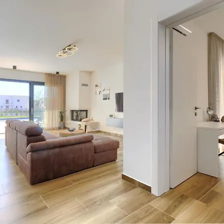 Prudensia By Interhome فيلة Kaštelir